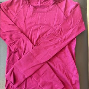 lululemon athletica pomegranate long sleeve swiftly tech (race length) size 4